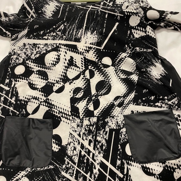 Joseph Ribkoff Tunic - Picture 2 of 4